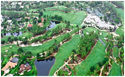 A bird 's eye view of a golf course.