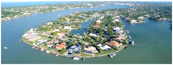 A large body of water with houses on it.